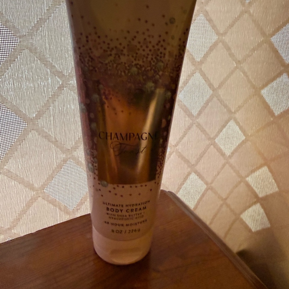 Bath & Body Works Champagne Toast Body Cream - Gold and White